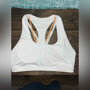 fabletics sports bra in women’s large